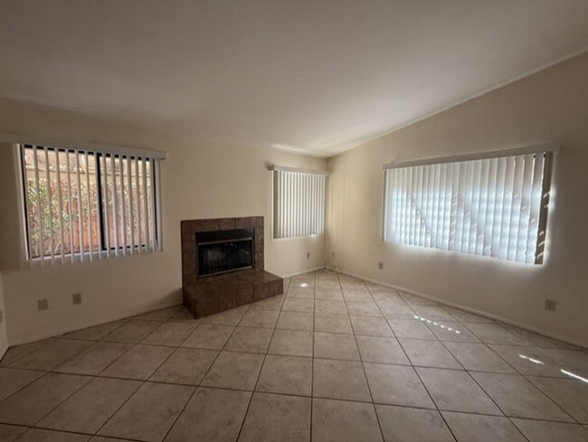 Building Photo - 52765 Avenida Diaz