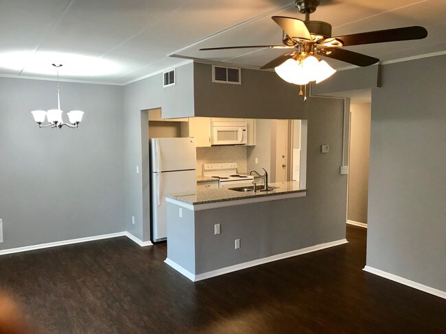 Building Photo - 1024 Hidden Landing Trl