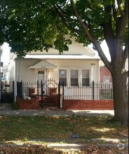 Building Photo - 2507 N Lotus Ave