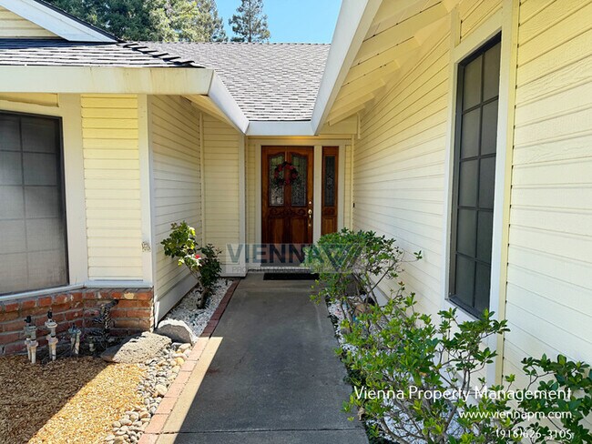 Building Photo - 1308 Kingswood Dr