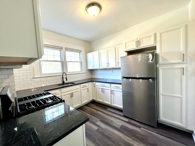 Kitchen - 16 Bellair Pl