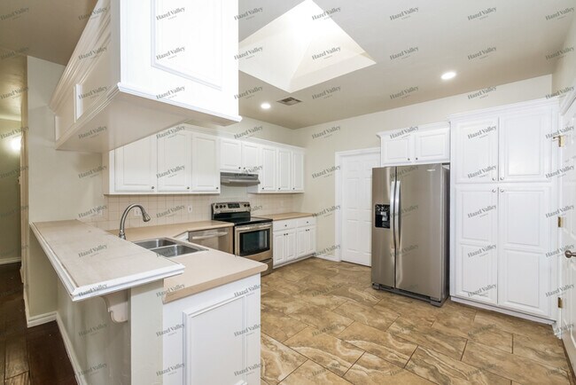 Foto del edificio - 14101 Arapaho Rd