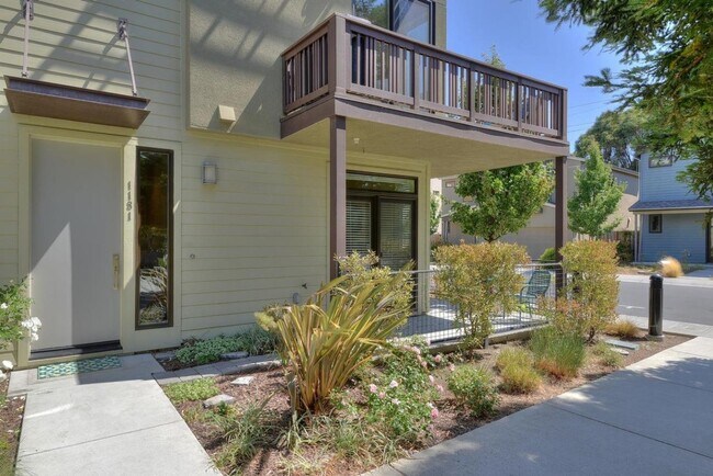 Foto del edificio - Exceptional End-Unit Townhome in Sterling Park – Palo Alto Living at Its Best!