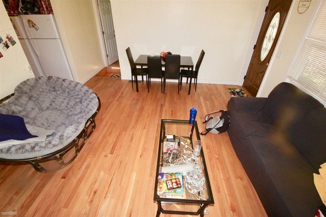 Building Photo - 5 br, 2 bath  - 616 Lawrence St # 1 #1
