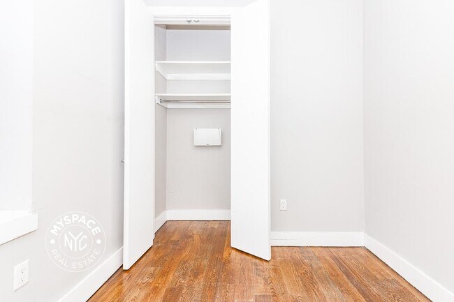 Building Photo - 234 Moffat St