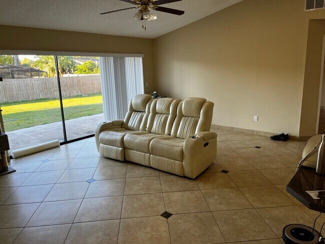 Building Photo - 7627 Clubhouse Estates Dr