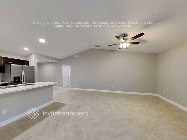 Foto del edificio - 2371 SE Bounty Ave