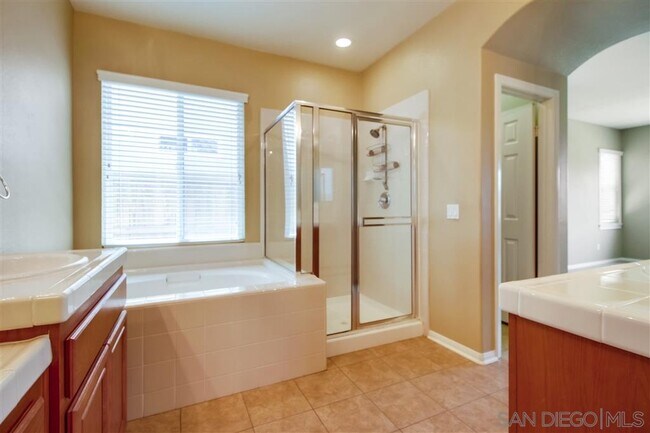 Foto del edificio - 1422 Oakpoint Ave