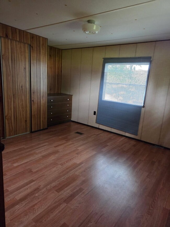 Living area - 106 Russell Ln