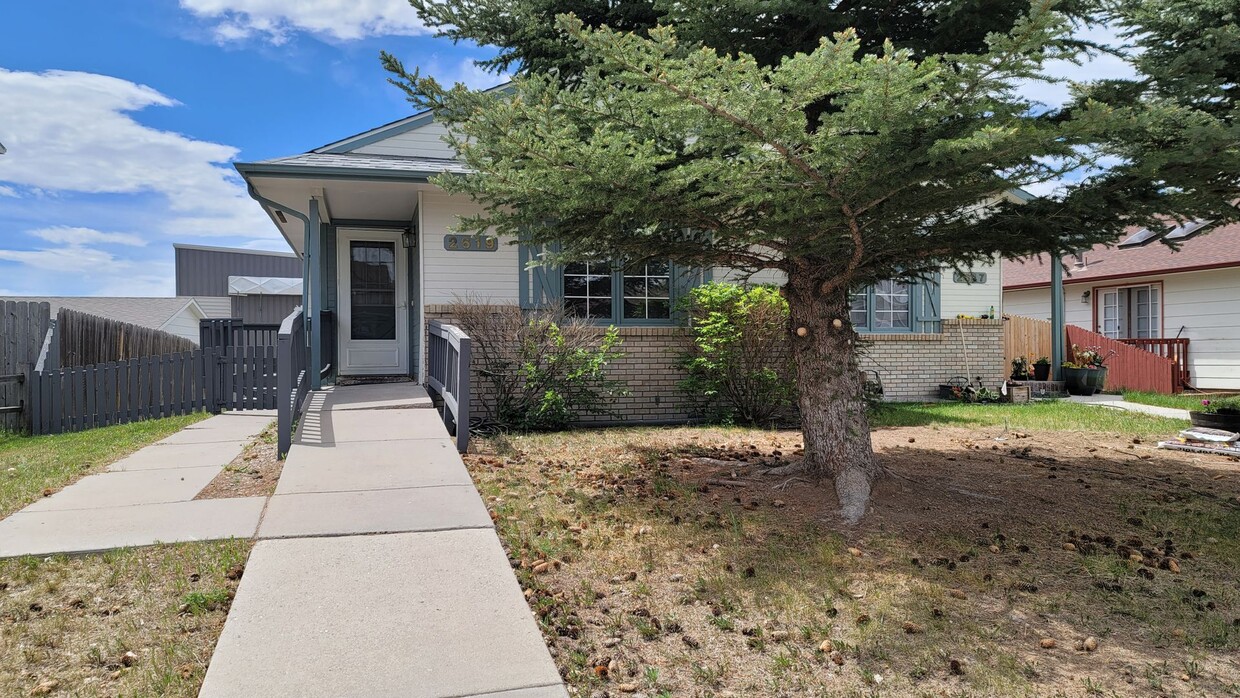 Primary Photo - Beautiful, open, and bright 2 bedroom, 2 b...