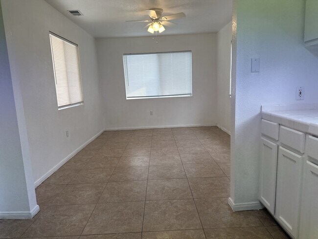 Foto del edificio - 3 Bed, 2 Bath, Riverside Home with 1800 Sq...