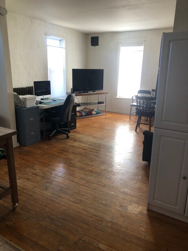 living room - 329 W Franklin St