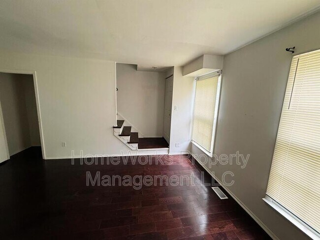 Foto del edificio - 3422 Moultree Pl