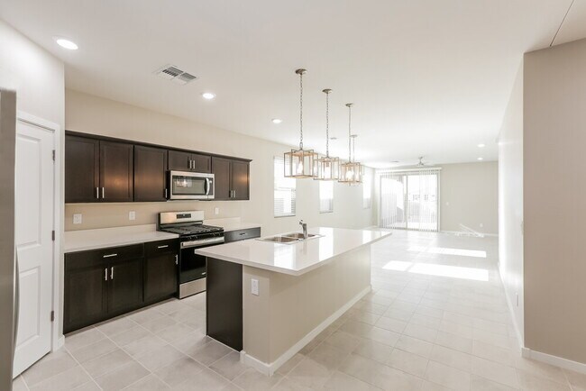 Building Photo - 6833 W Marguerite Ave