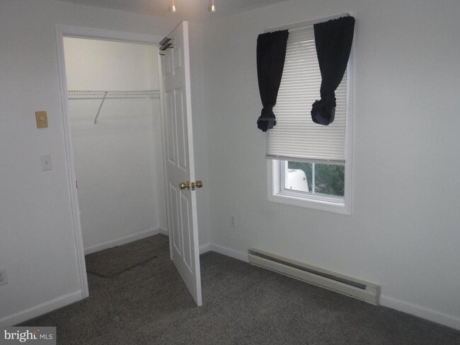 Foto del edificio - 12 S Main St