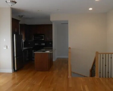 Foto del edificio - 2328 N Greenview Ave
