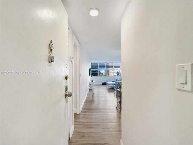 Building Photo - 1351 NE Miami Gardens Dr