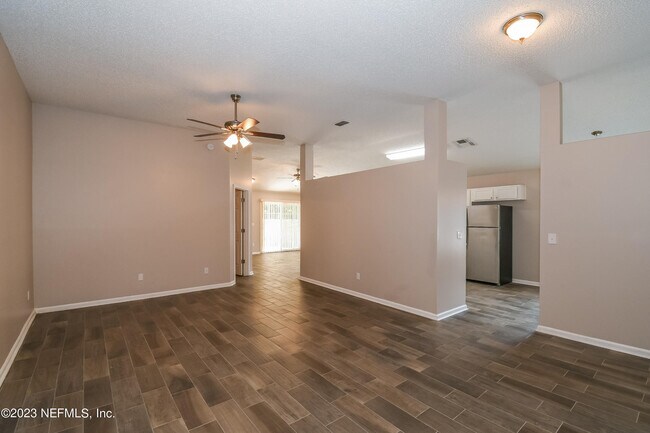 Foto del edificio - 1693 Spring Branch Dr W
