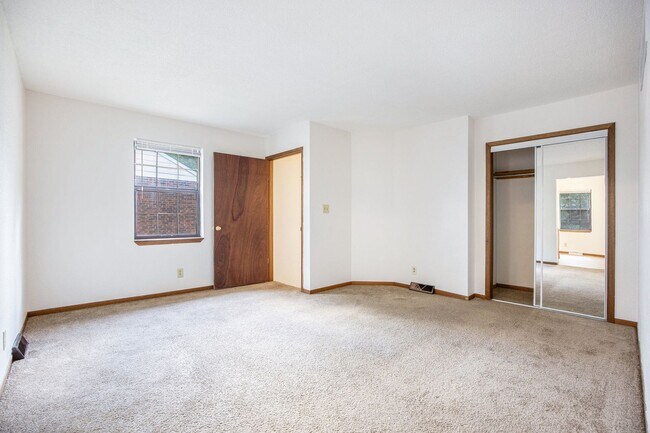 Foto del edificio - 2825 Tepee Ave