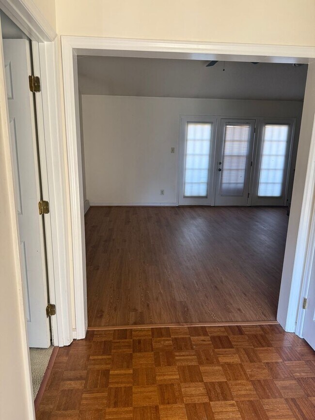 Foto del edificio - One Level Condo Convenient to Battleground Ave