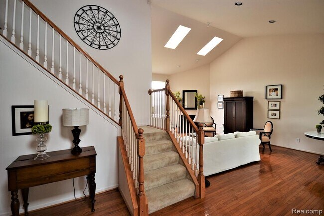 Foto del edificio - 4890 Spring Meadow Dr