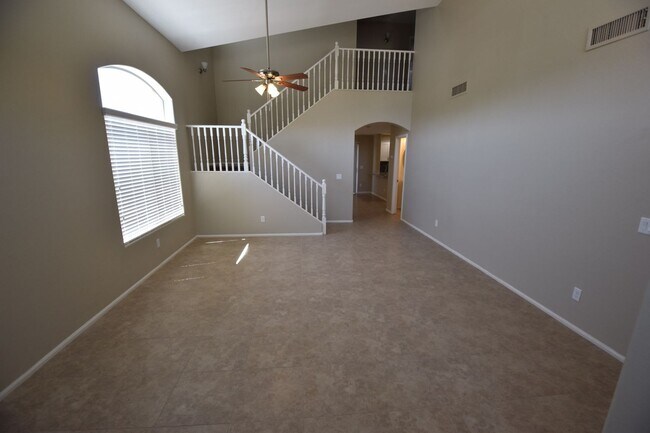 Building Photo - 1618 E Daniella Dr