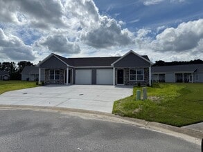 Building Photo - 2220 Remington Ct