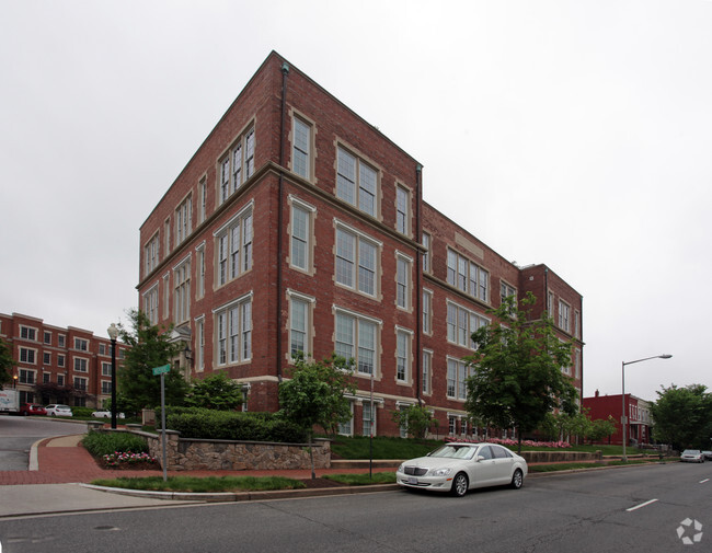 Primary Photo - Bryan School Lofts