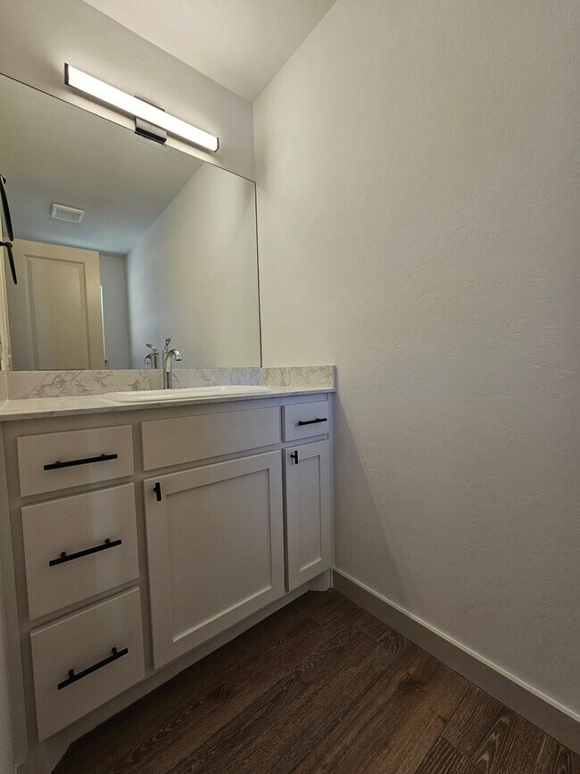 Foto del edificio - (3) Bed/(2.5) Bath Townhome Avail NOW! New Construction!