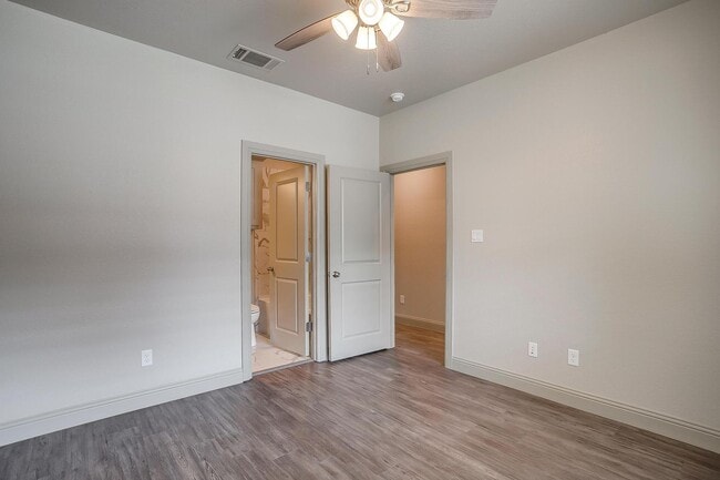 Foto del edificio - 2829 Forest Park Blvd