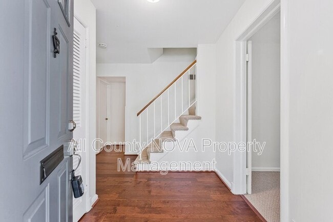 Building Photo - 3160 Ravenwood Dr