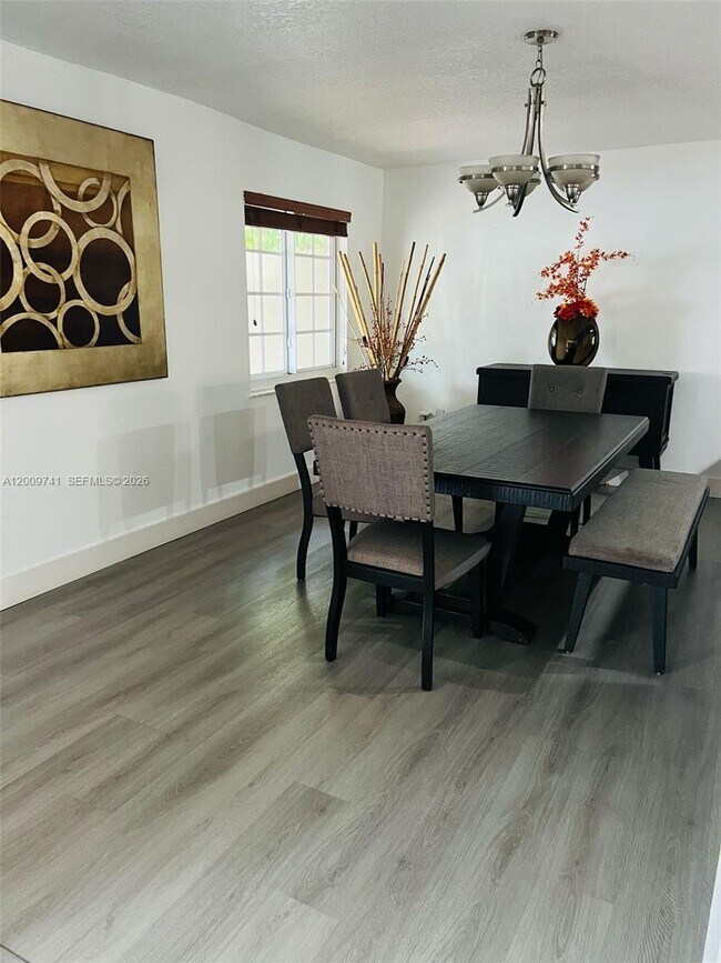 Foto del edificio - 921 NW 133rd Ave