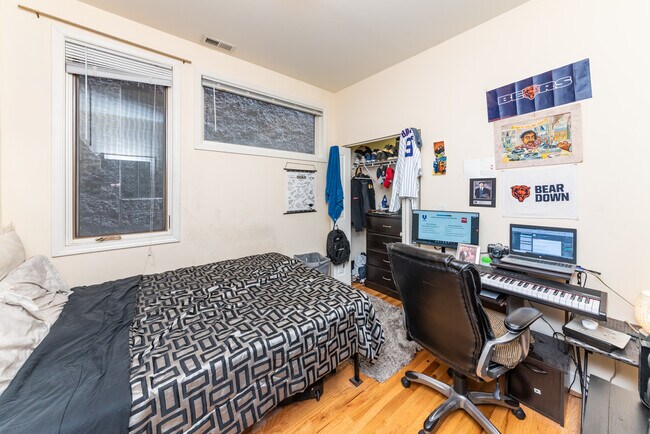 Foto del edificio - 1133 W Addison St