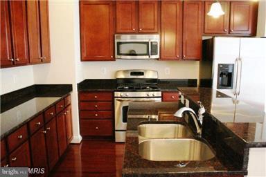 Building Photo - 688 Pullman Pl