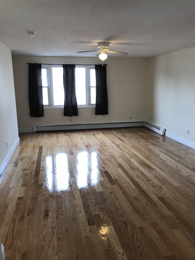 Foto principal - 725 Bridge St