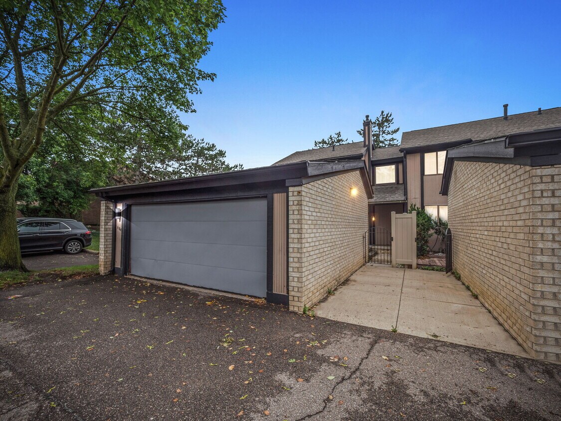 6368 Richard Run Unit 6368, West Bloomfield, MI 48322 Condo for Rent