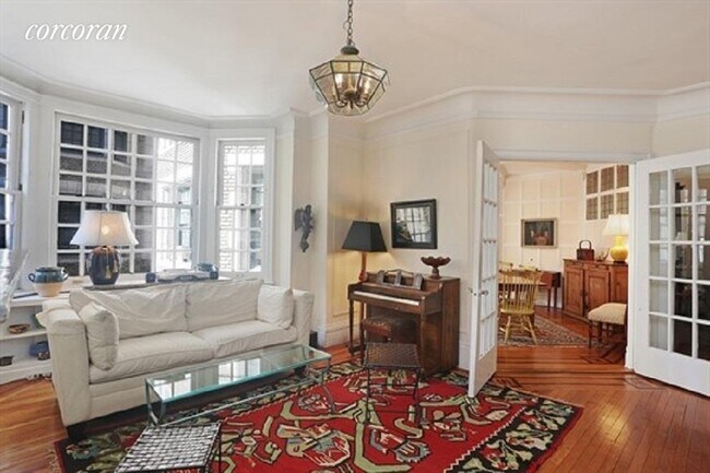 Building Photo - 527 W 110th St