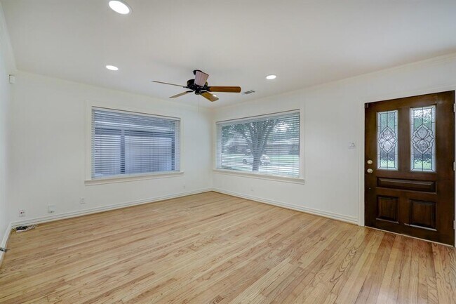Building Photo - 1822 Watercrest Dr