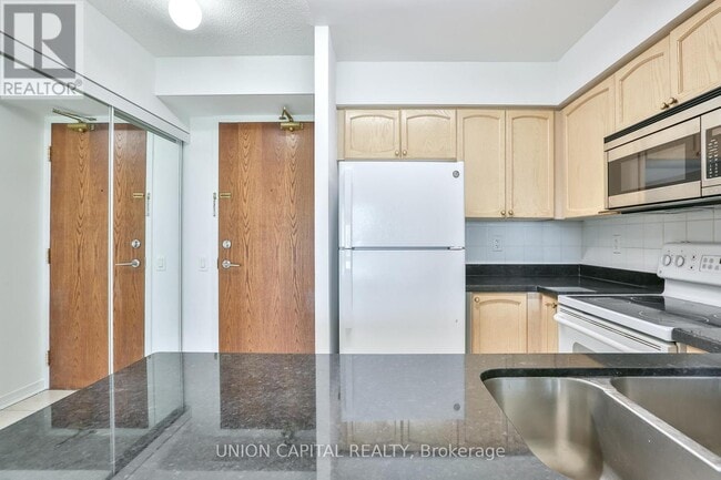 Building Photo - 23 Oneida Crescent