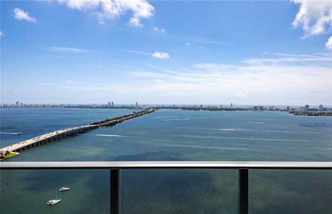 Foto del edificio - 3131 NE 7th Ave