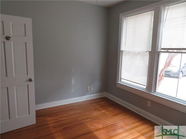 Building Photo - 105 W 31st St