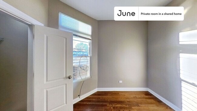 Building Photo - Private bedroom in 3 bed/1 bath Home