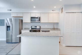 Building Photo - 537 Newcomb St SE #201