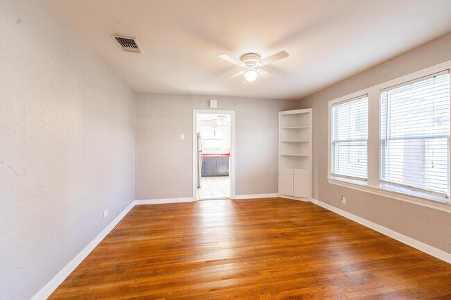 Building Photo - 1710 Edison Dr