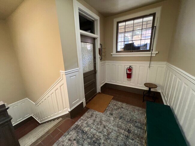 Puerta de entrada, piso superior - 812 Stockley Gdns