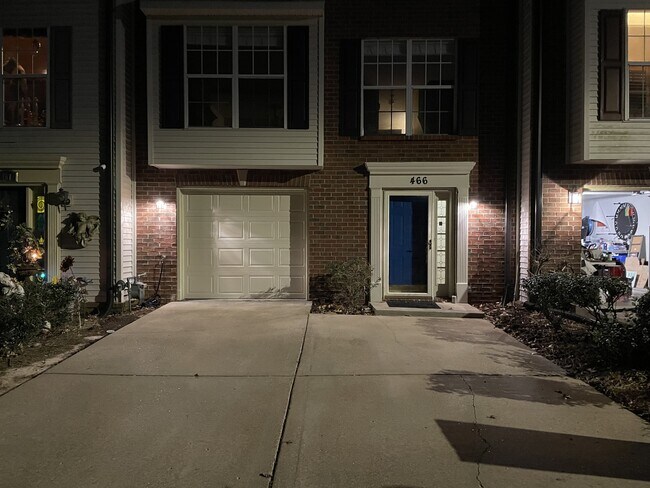 Foto del edificio - 466 Huntington Ridge Dr