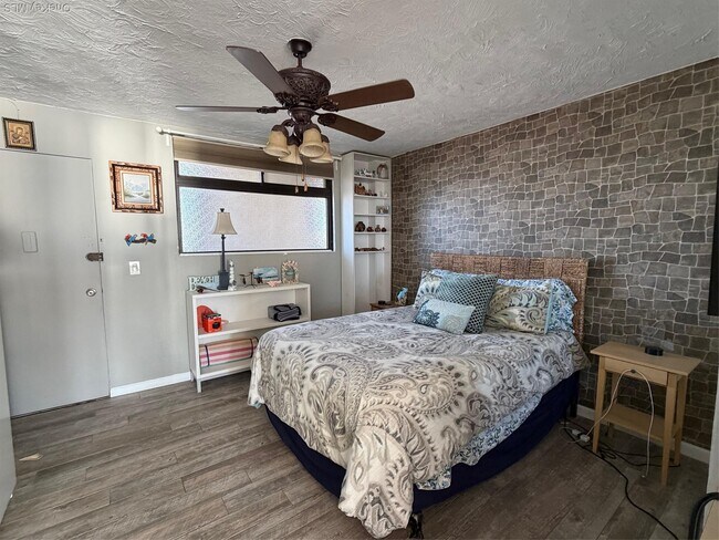 Foto del edificio - 830 Shore Rd