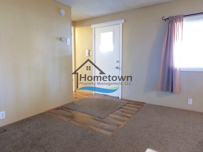 Foto del edificio - Updated 2 Bed 2 Bath Mobile with Huge Cove...