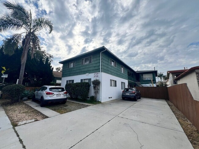 Foto del edificio - 3728.5 Ingraham St