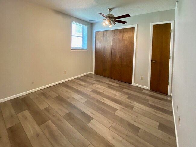 Large master bedroom has dual closets. - 1407 Westbrooke